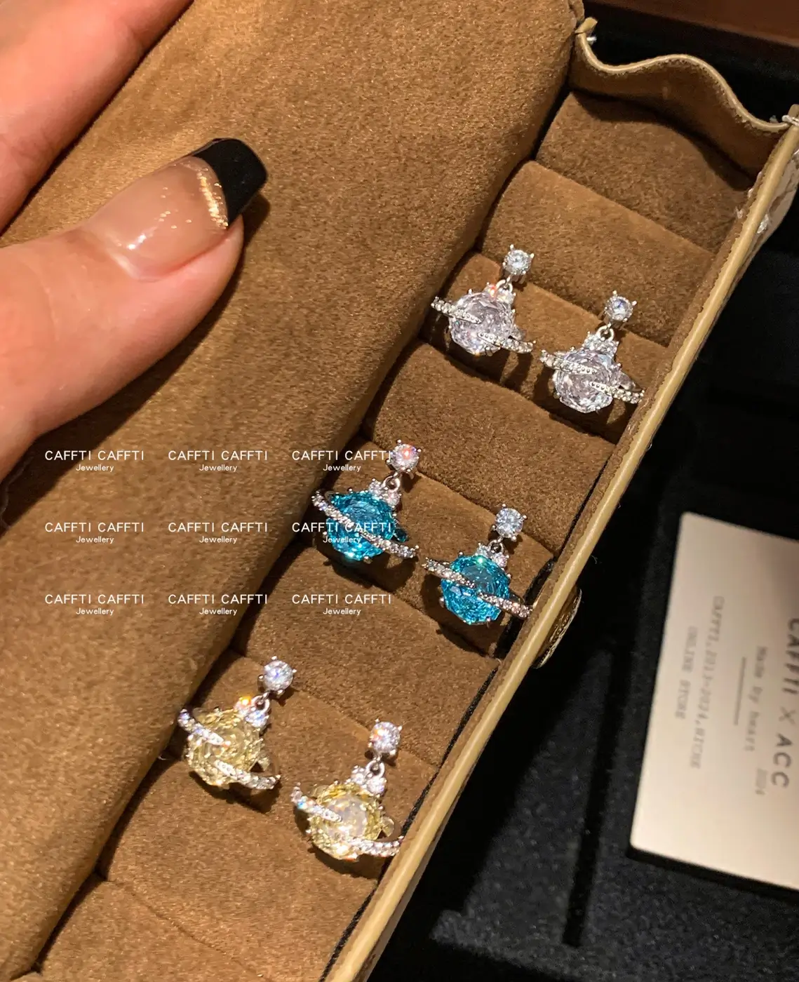 Orbit Sparkle Stud Earrings E002 — detail 1