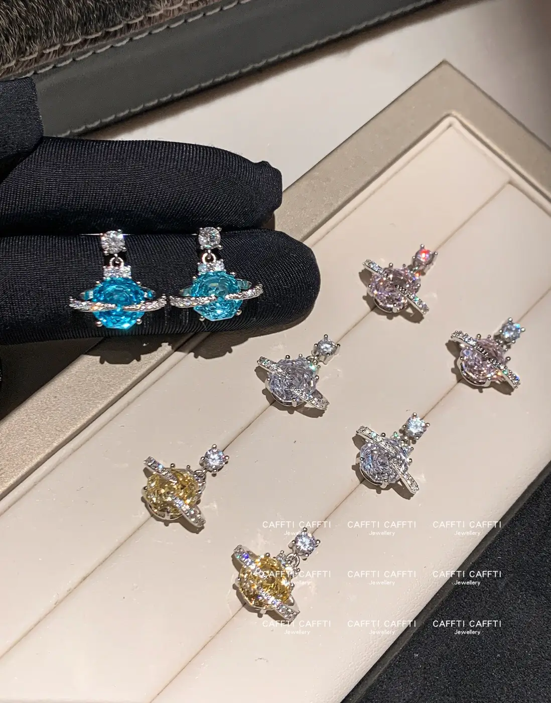 Orbit Sparkle Stud Earrings E002 — detail 2