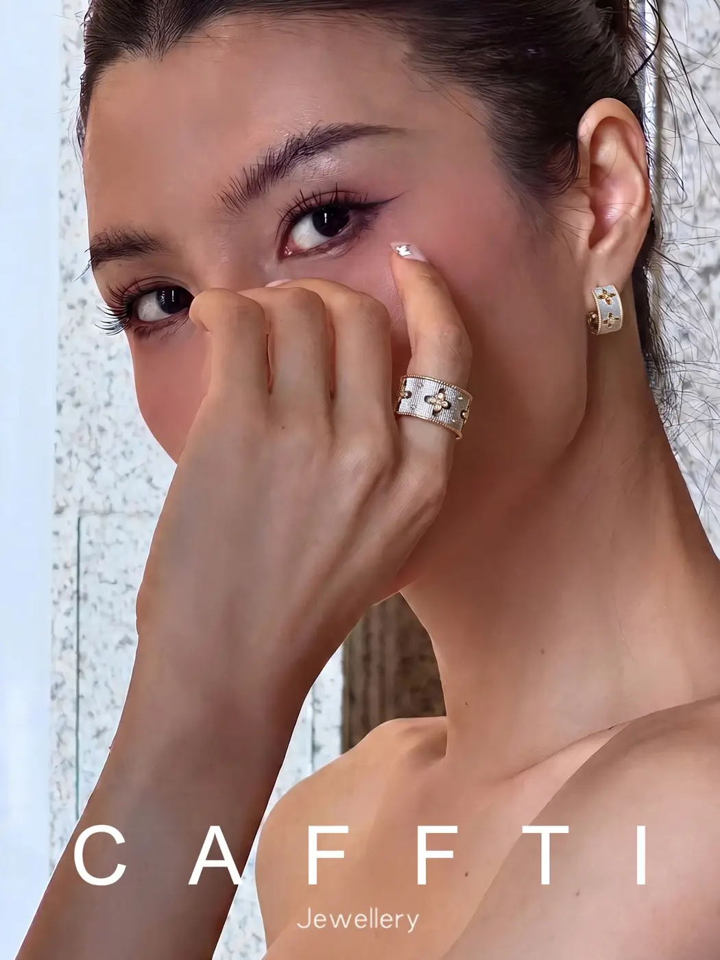 Textured Floral Hoop Earrings E003 — detail 2
