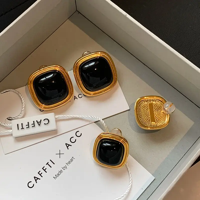 Square Black Stone Stud Earrings E004 — detail 1