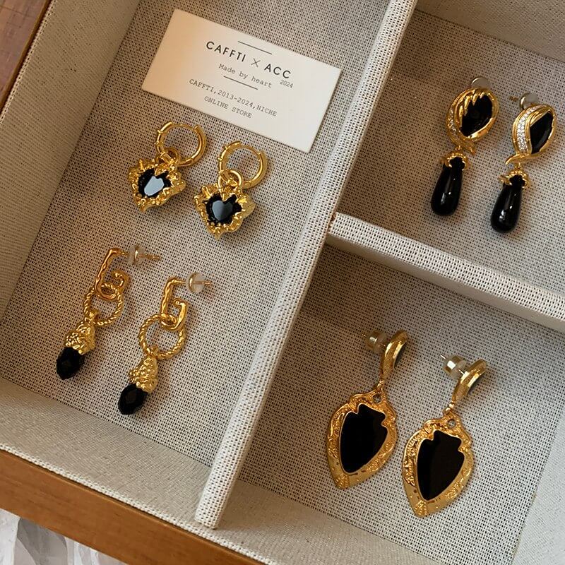 Black & Gold Drop Earrings E008 — detail 2