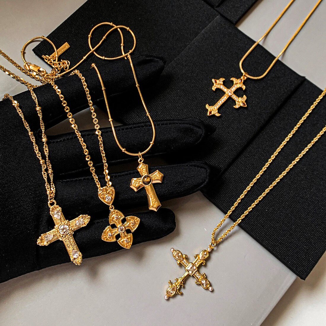 Sparkle Cross Pendant Necklace N011 — main photo