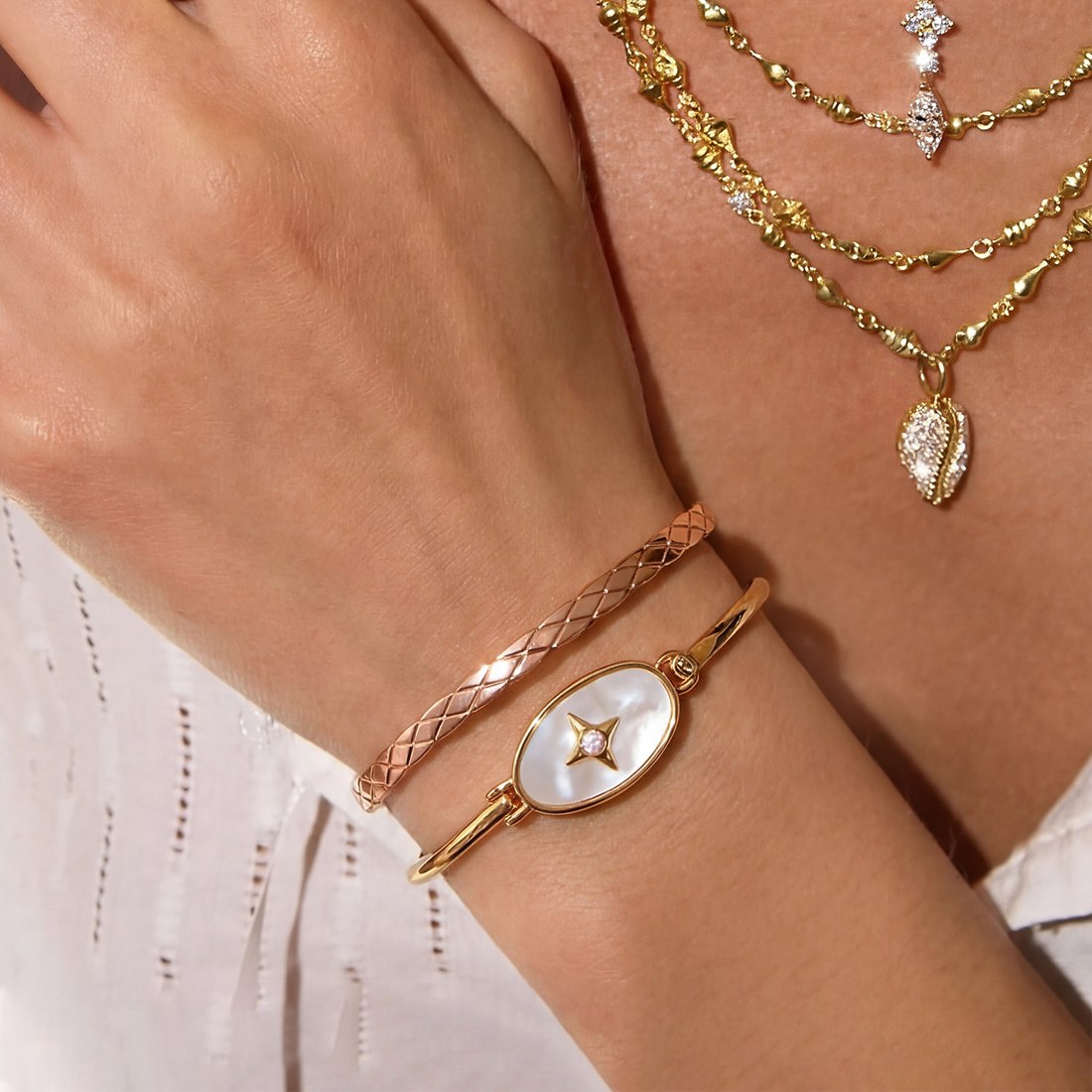 Star-Accent Bangle B006 — main photo
