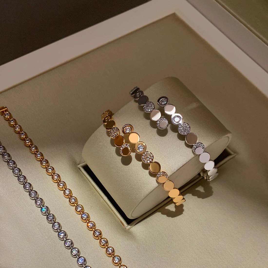 Bubble Bead Bangle B011 — detail 1