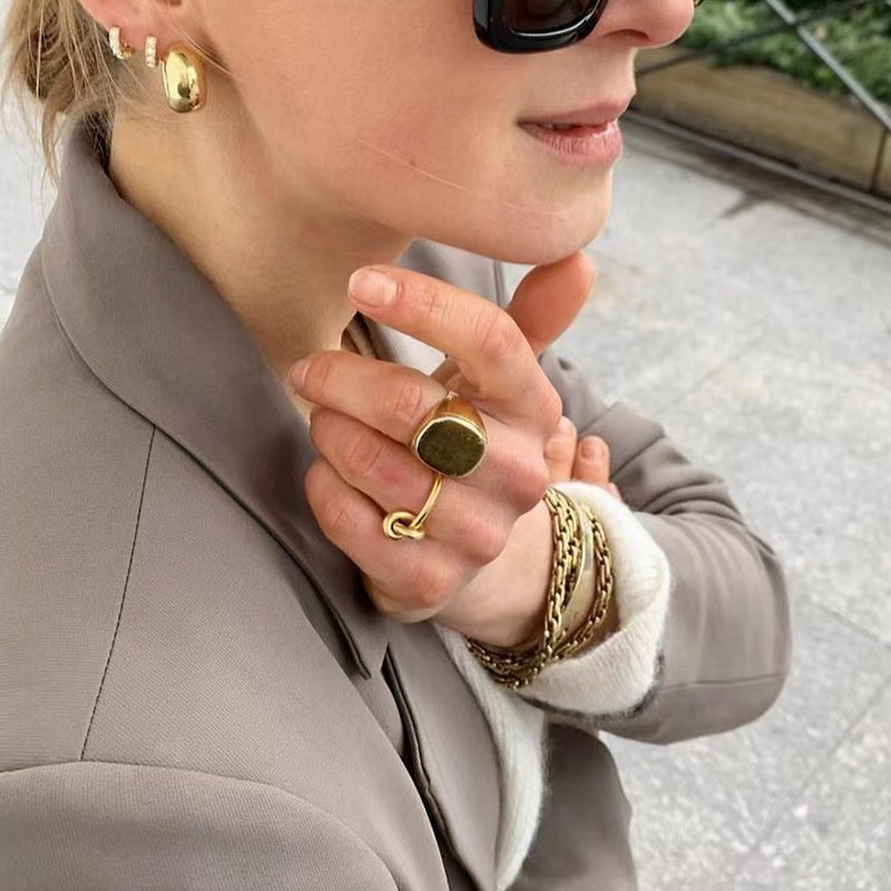 Rounded Stone Statement Ring R007 — detail 2