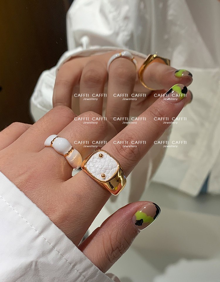Square Colour-Accent Ring R010 — detail 1