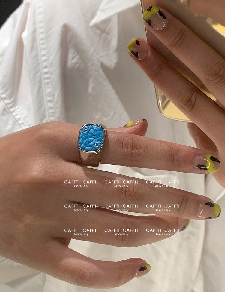 Square Colour-Accent Ring R010 — detail 2