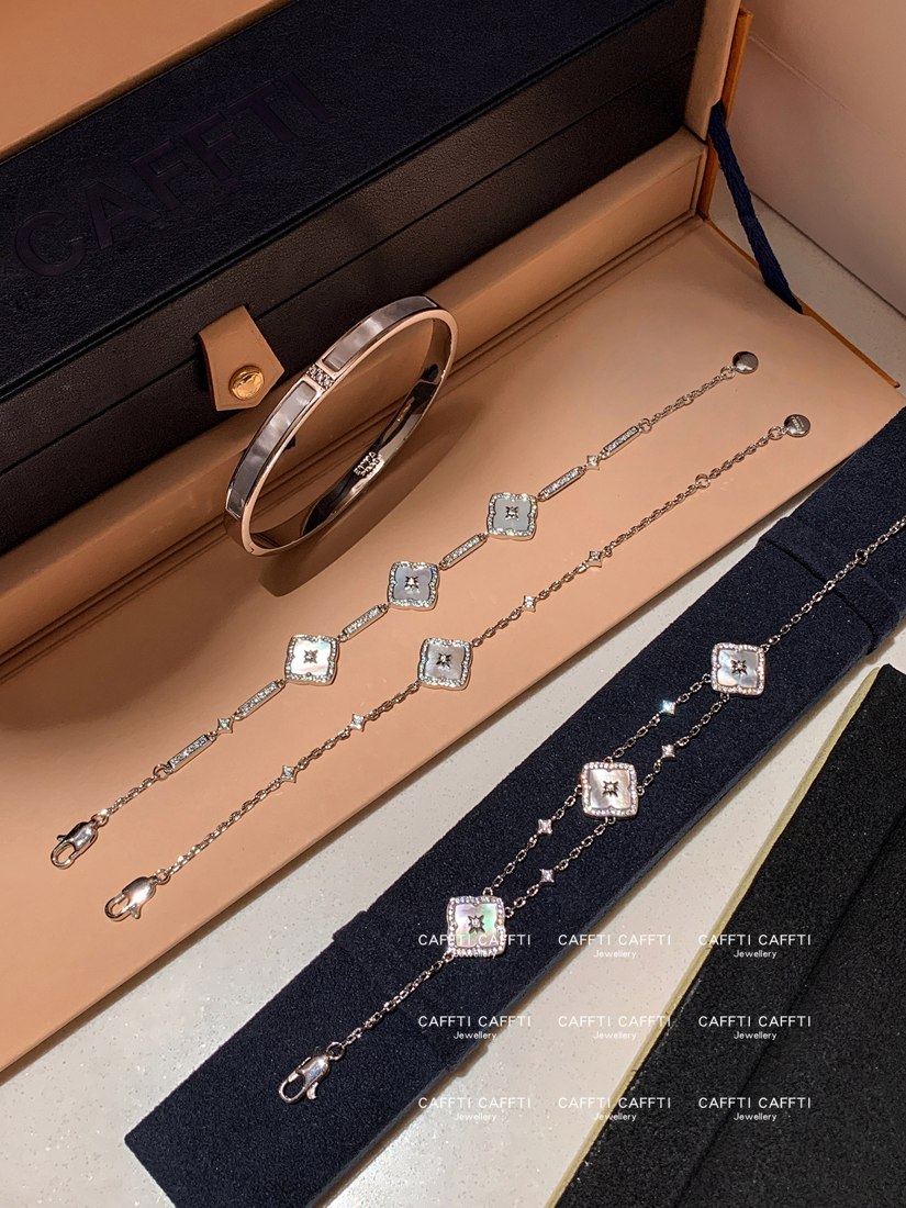 Silver-Tone Clover Jewelry Set S005 — detail 2